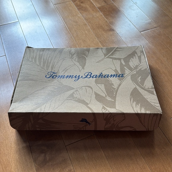 NWOT Tommy Bahamas Sweater in Medium - Picture 6 of 9